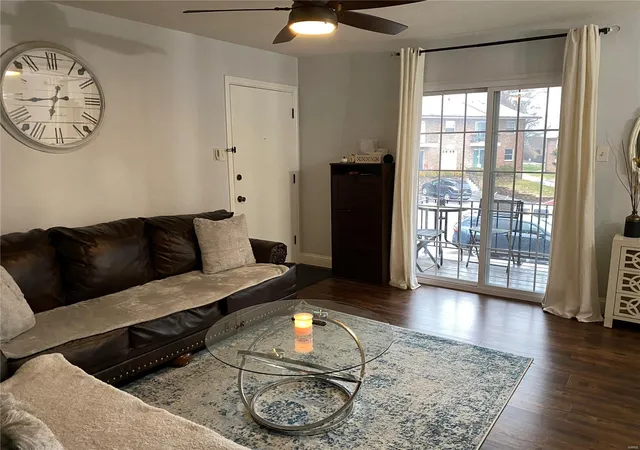 Listing Photo 5 - Condo for sale in building located at 6966 Colonial Woods Dr, St. Louis, MO 63129 - Unit #62