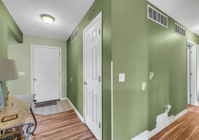 Photo 4 of Single family home for sale at 6 Oak Cir, O Fallon, MO 63366 | MLS# 24076264 | Listing updated on 2024-12-18
