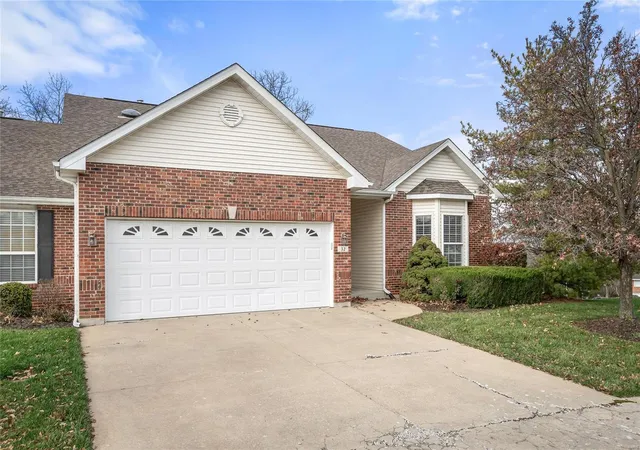 Photo 2 of Sale Pending at 32 Gatetower Dr #3B, Saint Peters, MO 63376 | MLS# 24076390 | Listing updated on 2025-03-11