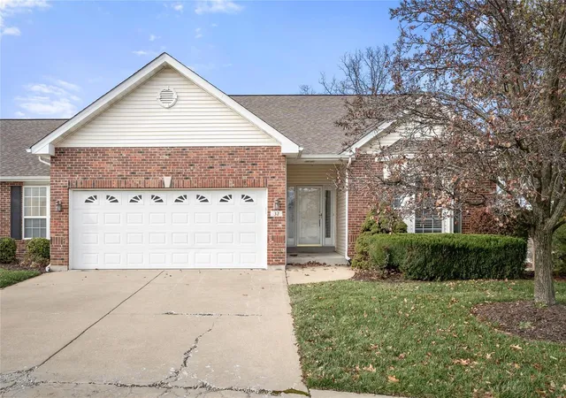 Photo 3 of Sale Pending at 32 Gatetower Dr #3B, Saint Peters, MO 63376 | MLS# 24076390 | Listing updated on 2025-03-11