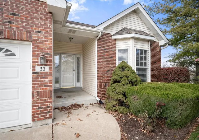 Listing Photo 4 - Condo for sale in building located at 32 Gatetower Dr, Saint Peters, MO 63376 - Unit #3B