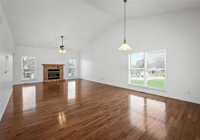 Listing Photo 5 - Condo for sale in building located at 32 Gatetower Dr, Saint Peters, MO 63376 - Unit #3B