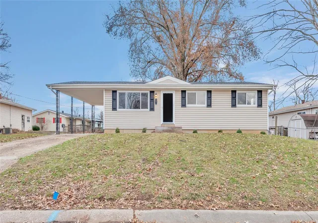 Photo 1 of Single family home for sale at 4 Saint Catherine Dr, Saint Peters, MO 63376 | MLS# 24076393 | Listing updated on 2024-12-19