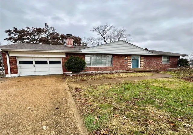 Photo 3 of Single family home for sale at 4828 Reavis Barracks Rd, Saint Louis, MO 63123 | MLS# 24076415 | Listing updated on 2024-12-23