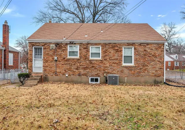 Photo 4 of Single family home for sale at 9010 Pallardy, Saint Louis, MO 63114 | MLS# 24076416 | Listing updated on 2024-12-17