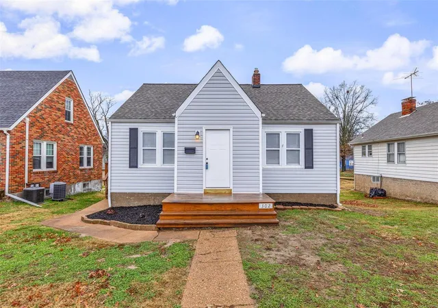 Single family home for sale at 302 7th Avenue, Crystal City, MO 63019 | MLS# 24076502