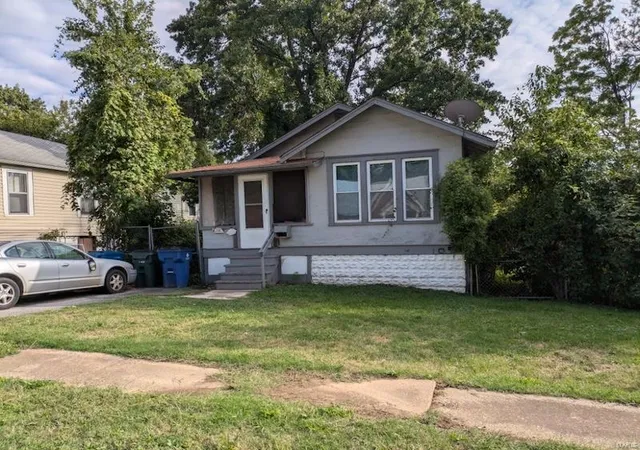 Photo 1 of Single family home for sale at 8338 Jackson St, Saint Louis, MO 63114 | MLS# 24076527 | Listing updated on 2024-12-17
