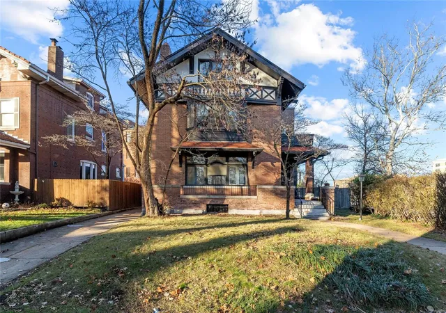 1st image of 6203 Washington Ave, University City, MO 63130 | MLS# 24076556