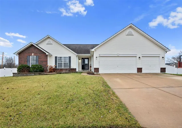 Photo 1 of Single family home for sale at 86 Knowledge Ct, Lake Saint Louis, MO 63367 | MLS# 24076616 | Listing updated on 2024-12-27