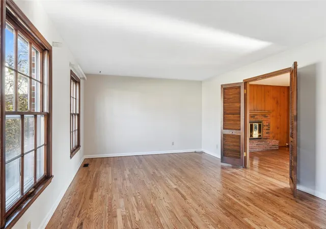 Photo 2 of Single family home for sale at 1116 Saint Croix Ct, Saint Louis, MO 63122 | MLS# 24076642 | Listing updated on 2024-12-20