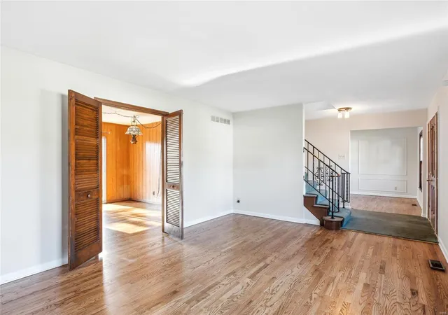 Photo 4 of Single family home for sale at 1116 Saint Croix Ct, Saint Louis, MO 63122 | MLS# 24076642 | Listing updated on 2024-12-20