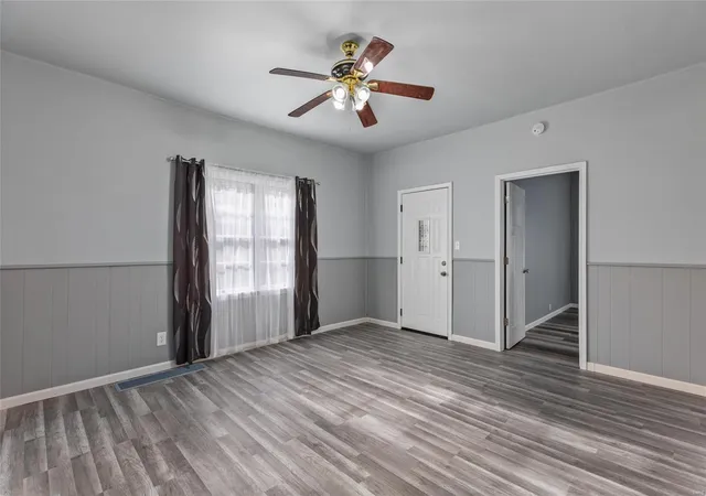 Photo 3 of Single family home for sale at 1147 S Main St, Hillsboro, IL 62049 | MLS# 24076655 | Listing updated on 2024-12-18