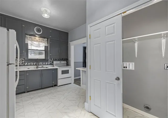Photo 4 of Single family home for sale at 1147 S Main St, Hillsboro, IL 62049 | MLS# 24076655 | Listing updated on 2024-12-18