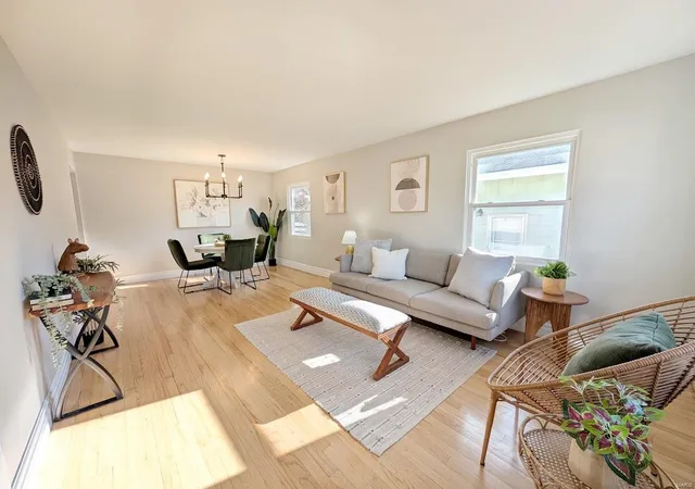 Photo 3 of Single family home for sale at 908 Des Peres Dr, Saint Louis, MO 63131 | MLS# 24076783 | Listing updated on 2024-12-19