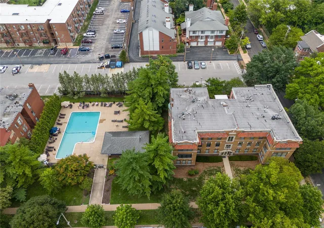 Photo 2 of Condo for sale at 5635 Waterman Blvd #3NE, Saint Louis, MO 63112 | MLS# 24076791 | Listing updated on 2024-12-21