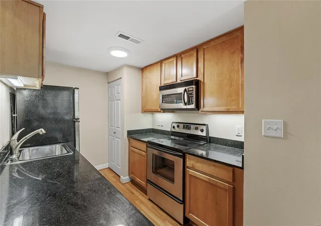 Listing Photo 4 - Condo for sale in building located at 5635 Waterman Blvd, St. Louis, MO 63112 - Unit #3NE