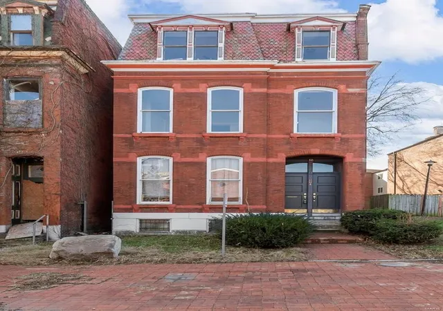Photo 1 of Single family home for sale at 1004 Morrison Ave, Saint Louis, MO 63104 | MLS# 24076806 | Listing updated on 2024-12-20
