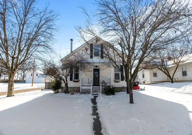 Photo 2 of Sale Pending at 8902 W Pendleton Ave, Saint Louis, MO 63144 | MLS# 24076820 | Listing updated on 2025-03-06