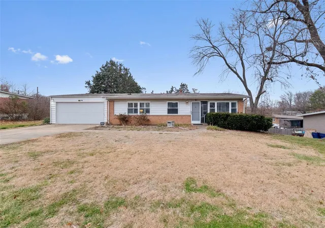 Photo 3 of Sale Pending at 12 Nassau Cir, Saint Louis, MO 63146 | MLS# 24076850 | Listing updated on 2025-02-27