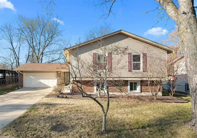 Photo 1 of Single family home for sale at 12392 Sparrowhawk Ct, Saint Louis, MO 63146 | MLS# 24076872 | Listing updated on 2024-12-19