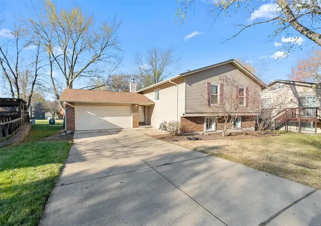 Photo 2 of Single family home for sale at 12392 Sparrowhawk Ct, Saint Louis, MO 63146 | MLS# 24076872 | Listing updated on 2024-12-19