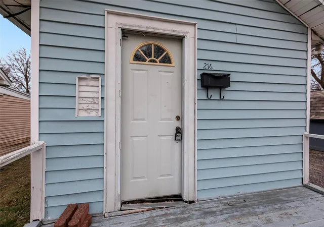 Photo 1 of Single family home for sale at 216 N 10th Street, Saint Charles, MO 63301 | MLS# 24077064 | Listing updated on 2024-12-28