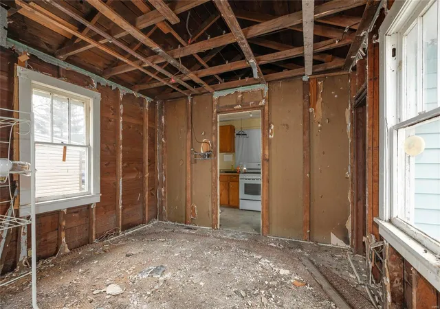 Photo 3 of Single family home for sale at 216 N 10th Street, Saint Charles, MO 63301 | MLS# 24077064 | Listing updated on 2024-12-28