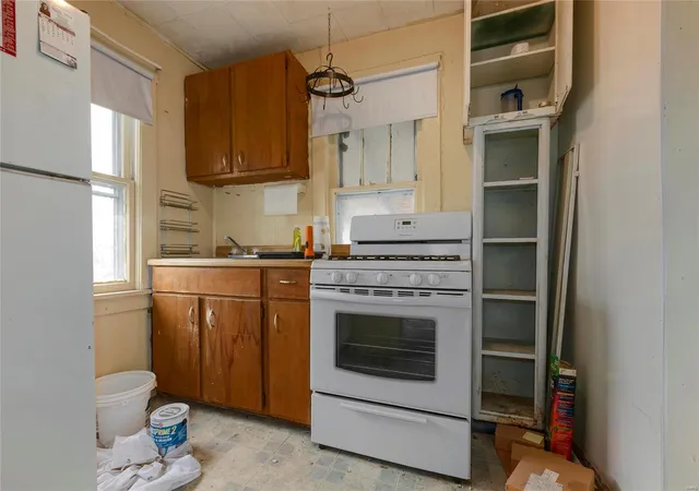 Photo 4 of Single family home for sale at 216 N 10th Street, Saint Charles, MO 63301 | MLS# 24077064 | Listing updated on 2024-12-28