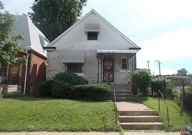 Photo 1 of Single family home for sale at 5250 Highland Ave, Saint Louis, MO 63113 | MLS# 24077150 | Listing updated on 2024-12-21