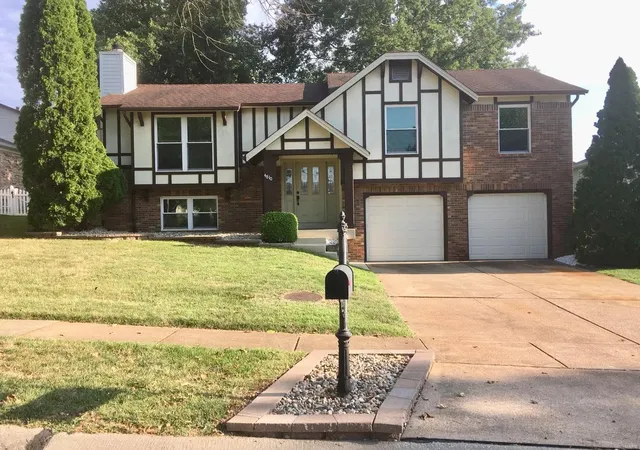 Photo 1 of Sale Pending at 4810 Mehlbrook Dr, Saint Louis, MO 63129 | MLS# 24077170 | Listing updated on 2024-12-21