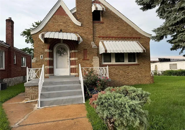 Photo 1 of Single family home for sale at 5819 Mcarthur Ave, Saint Louis, MO 63120 | MLS# 24077177 | Listing updated on 2024-12-22