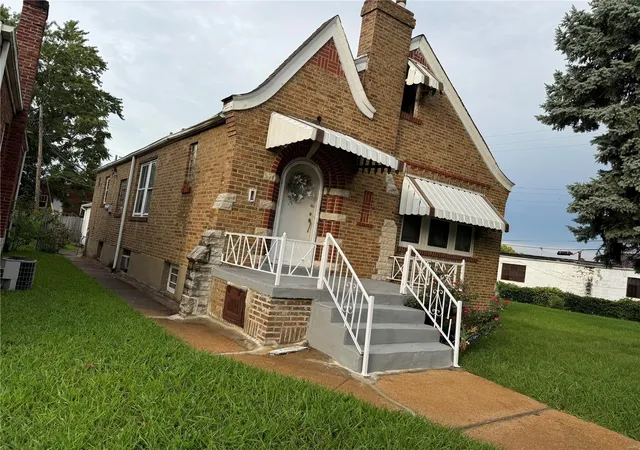 Photo 2 of Single family home for sale at 5819 Mcarthur Ave, Saint Louis, MO 63120 | MLS# 24077177 | Listing updated on 2024-12-22