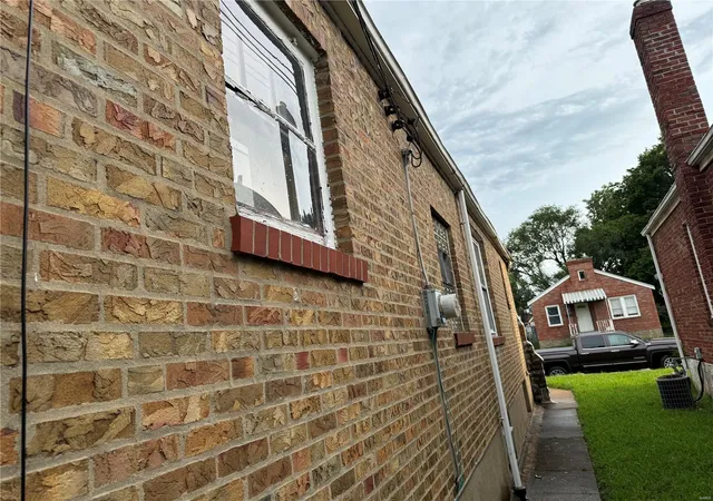 Photo 3 of Single family home for sale at 5819 Mcarthur Ave, Saint Louis, MO 63120 | MLS# 24077177 | Listing updated on 2024-12-22