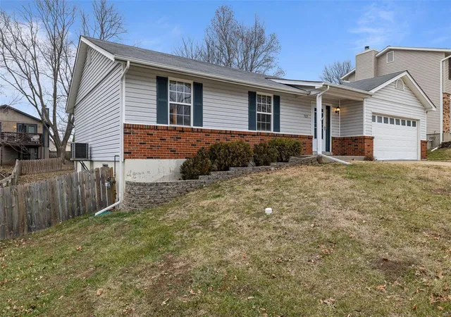 Photo 2 of Single family home for sale at 727 Brickingham Dr, Saint Peters, MO 63376 | MLS# 24077233 | Listing updated on 2024-12-27