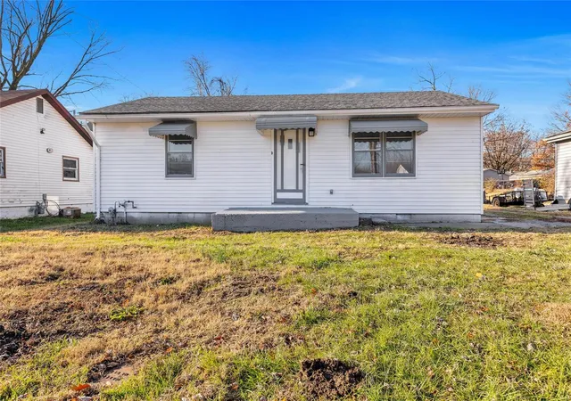 Photo 1 of Single family home for sale at 232 Julian Ave, East Saint Louis, IL 62206 | MLS# 24077239 | Listing updated on 2025-02-27