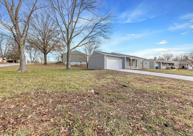 Photo 3 of Single family home for sale at 1712 Pebble Brk, O Fallon, MO 63366 | MLS# 24077253 | Listing updated on 2024-12-23