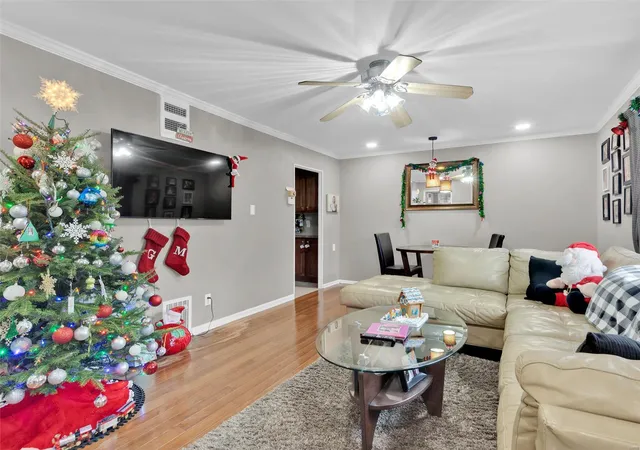 Photo 3 of Single family home for sale at 3951 Wenzlick Ave, Saint Louis, MO 63109 | MLS# 24077293 | Listing updated on 2024-12-24