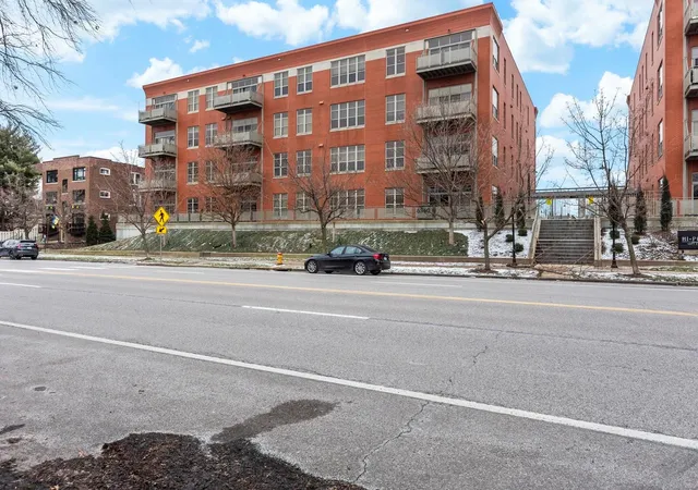 Photo 17 of Sale Pending at 6340 Clayton Rd #406, Saint Louis, MO 63117 | MLS# 24077325 | Listing updated on 2025-03-18