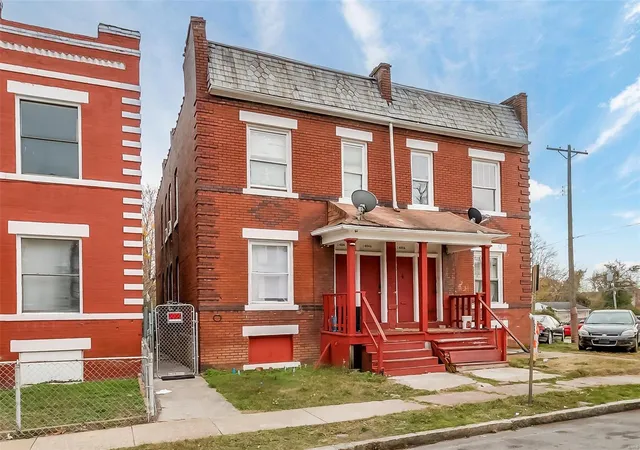 Photo 2 of Sale Pending at 1402 Granville Pl, Saint Louis, MO 63112 | MLS# 24077363 | Listing updated on 2025-03-14