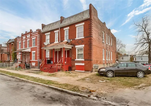 Photo 3 of Sale Pending at 1402 Granville Pl, Saint Louis, MO 63112 | MLS# 24077363 | Listing updated on 2025-03-14