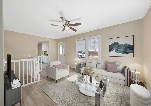 Photo 3 of Sale Pending at 42 Spur Dr, Saint Charles, MO 63303 | MLS# 24077403 | Listing updated on 2025-03-14