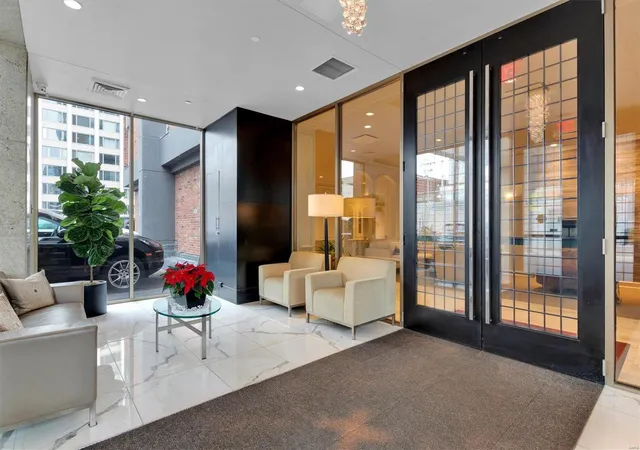 Photo 1 of Condo for sale at 200 S Brentwood Blvd #4F, Saint Louis, MO 63105 | MLS# 24078427 | Listing updated on 2024-12-26