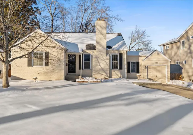 Photo 1 of Single family home for sale at 439 Par Ln, Saint Louis, MO 63122 | MLS# 24078449 | Listing updated on 2025-01-17