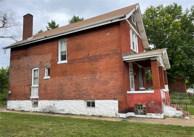 Photo 2 of Single family home for sale at 5021 Union Blvd, Saint Louis, MO 63115 | MLS# 24078453 | Listing updated on 2024-12-26