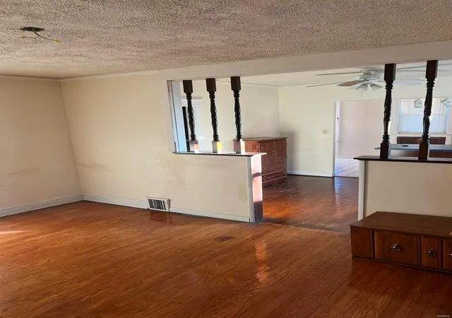 3rd image of 7618 Springdalr Dr, Saint Louis, MO 63121 | MLS# 24078465