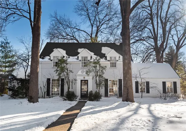 Photo 1 of Sale Pending at 12 S Covington Meadow Rd, Saint Louis, MO 63132 | MLS# 24078474 | Listing updated on 2025-01-20