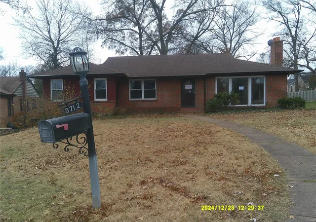 Photo 1 of Single family home for sale at 8712 W Kingsbury Ave, Saint Louis, MO 63124 | MLS# 24078526 | Listing updated on 2024-12-27