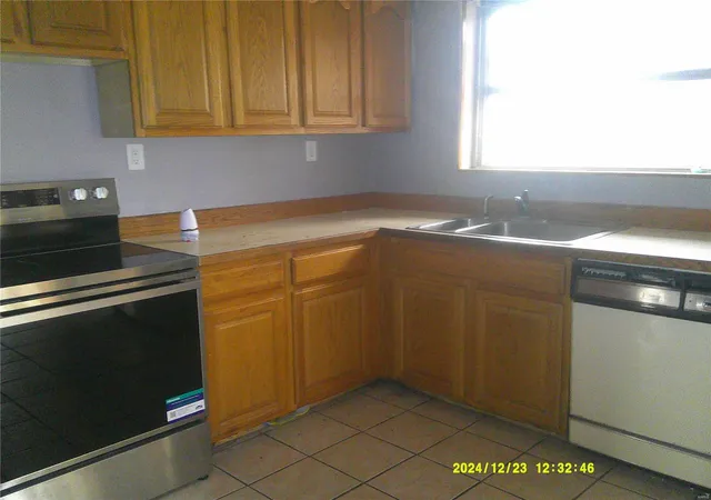 Photo 3 of Single family home for sale at 8712 W Kingsbury Ave, Saint Louis, MO 63124 | MLS# 24078526 | Listing updated on 2024-12-27