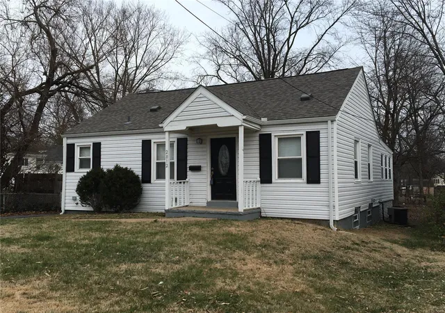 Photo 1 of Single family home for sale at 2812 Annapolis Ave, Saint Louis, MO 63114 | MLS# 24078554 | Listing updated on 2025-03-04