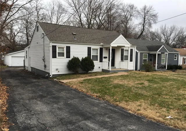 Photo 2 of Single family home for sale at 2812 Annapolis Ave, Saint Louis, MO 63114 | MLS# 24078554 | Listing updated on 2025-03-04
